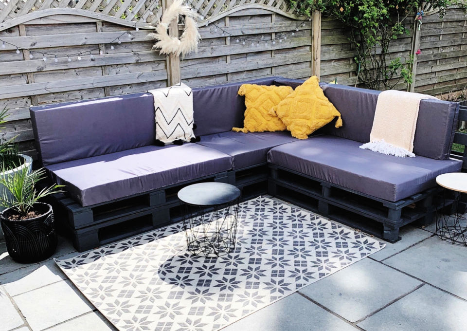 30 Free DIY Pallet Couch Plans (Pallet Sofa Ideas) - DIY Cozy Home