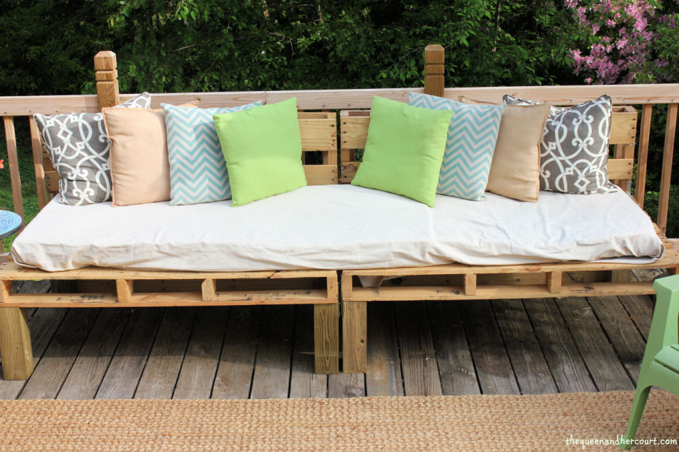 Sustainable pallet ideas for backyards â€