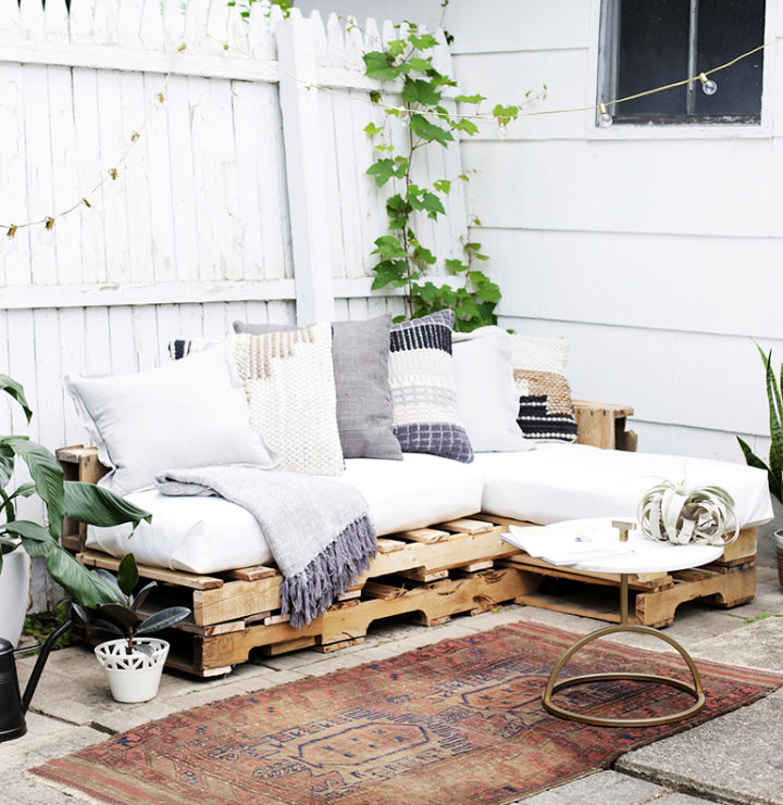 30 Free DIY Pallet Couch Plans (Pallet Sofa Ideas) DIY Cozy Home